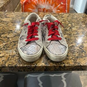 STEVE MADDEN SNEAKERS!